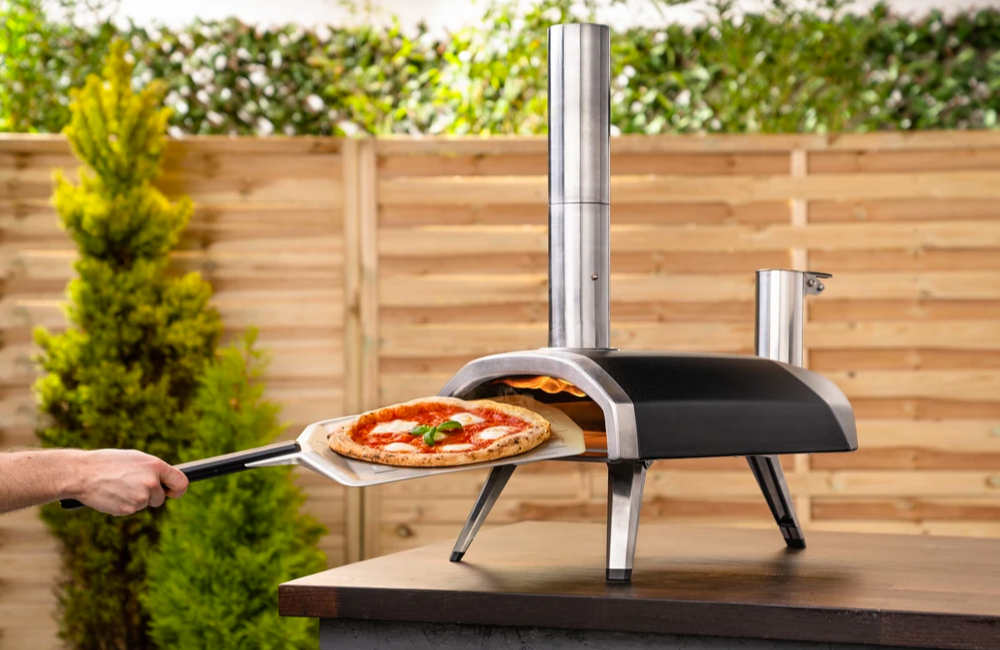 How to use a wood fired pizza oven